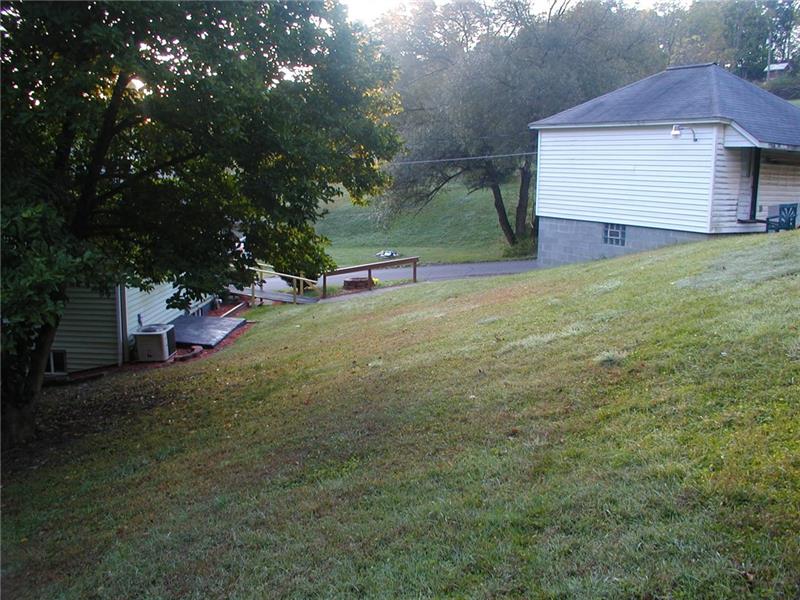 159 Pierce Avenue Butler, PA 16001 - Photo 9 of 25