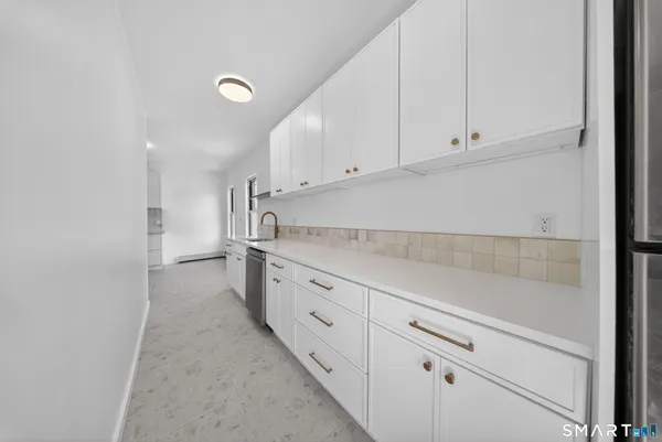 $3,600 | 259 Laurel Avenue, Unit 2, Bridgeport, CT 06605