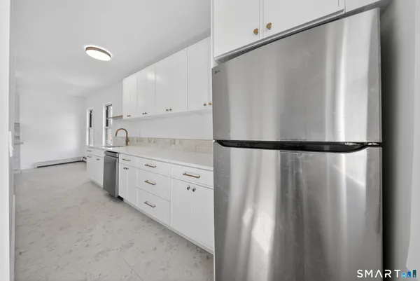 $3,600 | 259 Laurel Avenue, Unit 2, Bridgeport, CT 06605