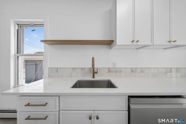 $3,600 | 259 Laurel Avenue, Unit 2, Bridgeport, CT 06605