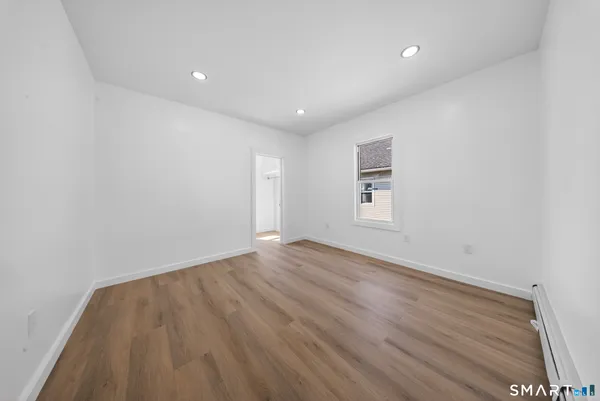 $3,600 | 259 Laurel Avenue, Unit 2, Bridgeport, CT 06605