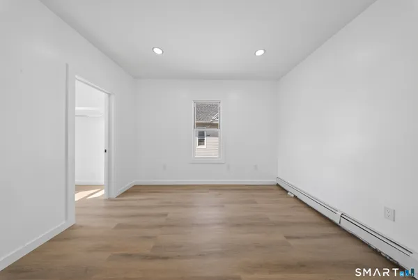 $3,600 | 259 Laurel Avenue, Unit 2, Bridgeport, CT 06605