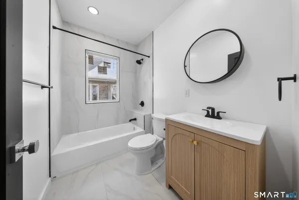 $3,600 | 259 Laurel Avenue, Unit 2, Bridgeport, CT 06605