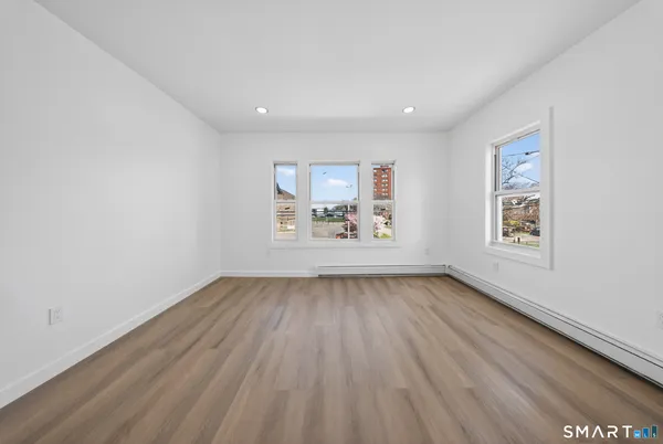 $3,600 | 259 Laurel Avenue, Unit 2, Bridgeport, CT 06605