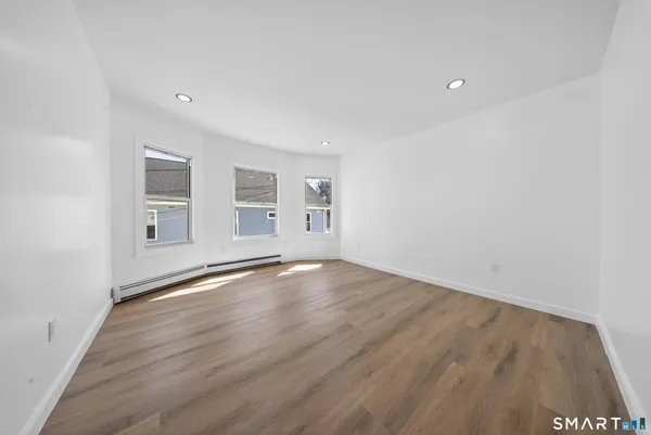 $3,600 | 259 Laurel Avenue, Unit 2, Bridgeport, CT 06605