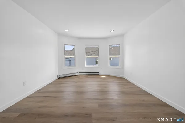 $3,600 | 259 Laurel Avenue, Unit 2, Bridgeport, CT 06605