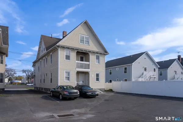 $3,600 | 259 Laurel Avenue, Unit 2, Bridgeport, CT 06605