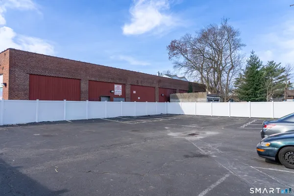 $3,600 | 259 Laurel Avenue, Unit 2, Bridgeport, CT 06605