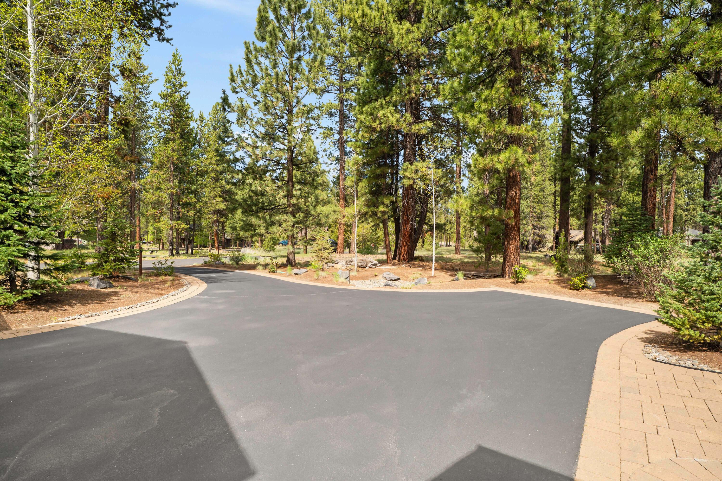 56155 Sable Rock Loop, Unit 277 Bend, OR 97707 - Photo 60 of 63 Exterior Front