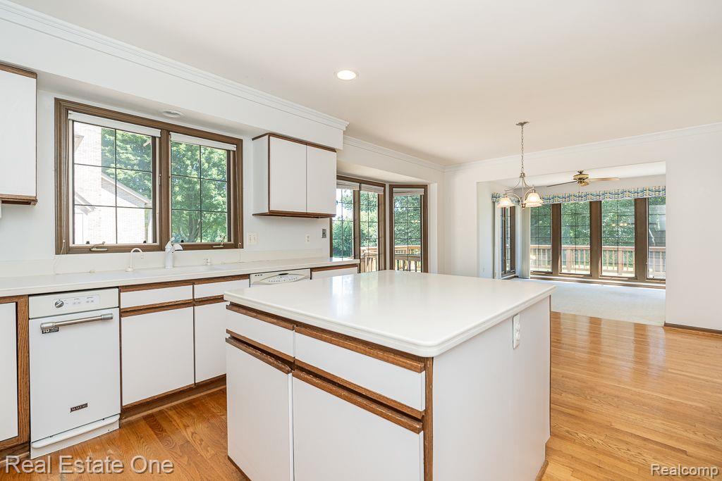 4892 Rivers Edge Drive Troy, MI 48098 - Photo 10 of 58
