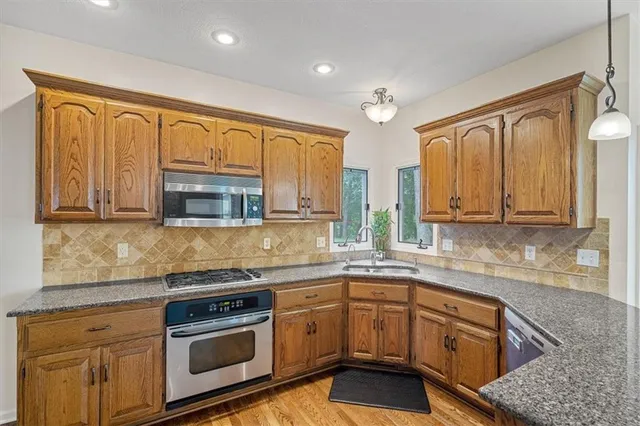 $3,650 | 5932 North Liston Court, Kansas City, MO 64151