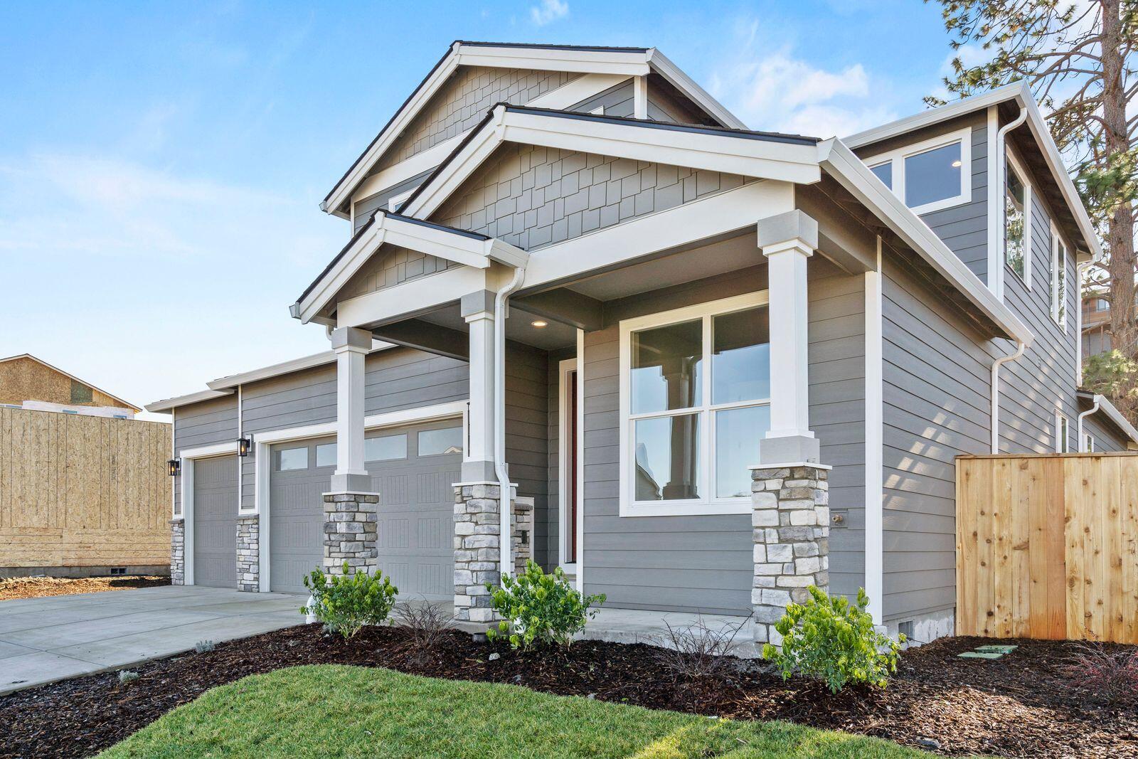 1135 Pumpkin Ridge, Unit 319 Eagle Point, OR 97524 - Photo 2 of 34 a front view of a house with garden