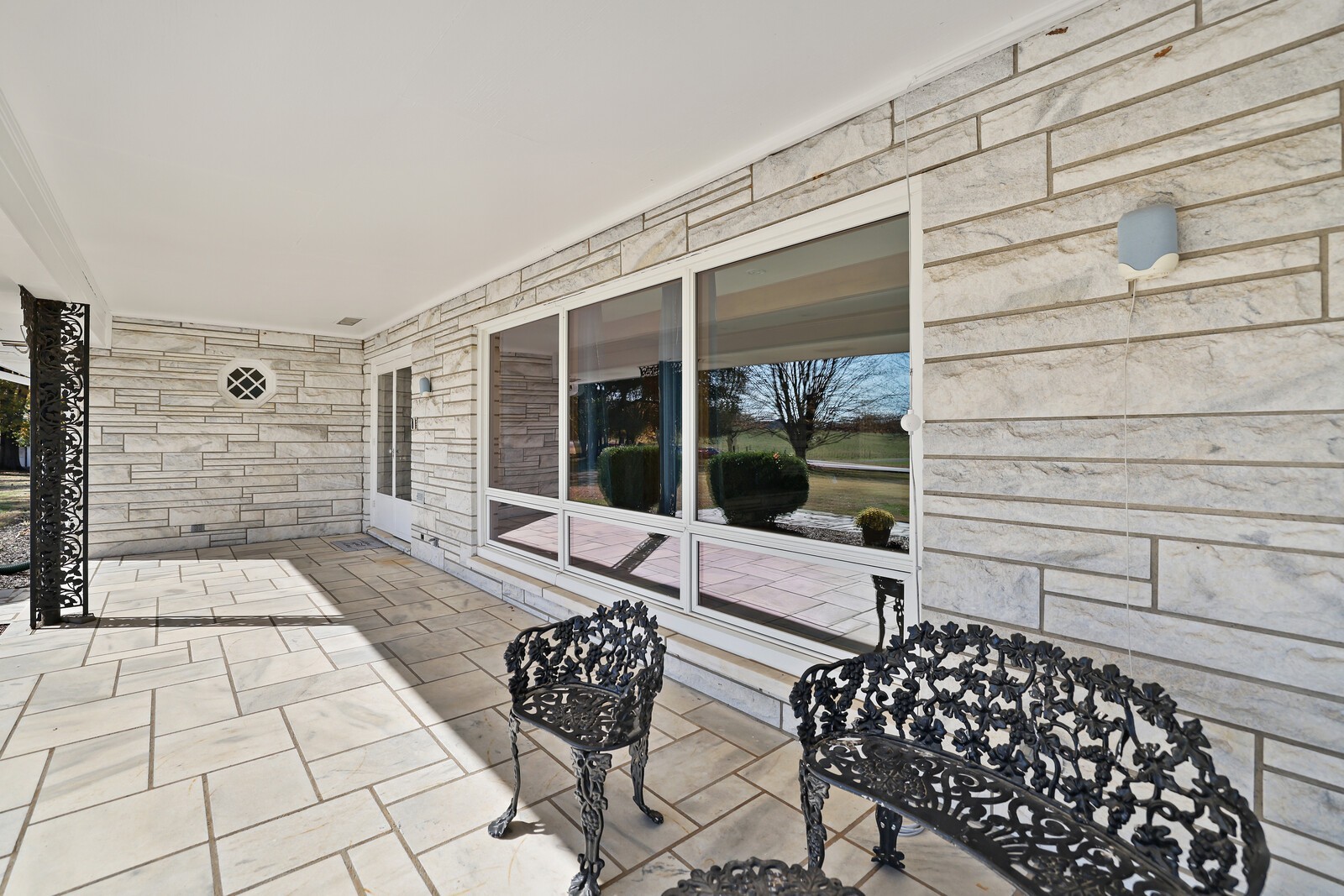 676 Ferguson Hill Road Lafayette, TN 37083 - Photo 5 of 89 a balcony with furniture and a rug