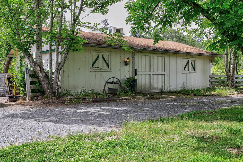 1653 Rounds Avenue Grants Pass, OR 97527 - Photo 2 of 9 2