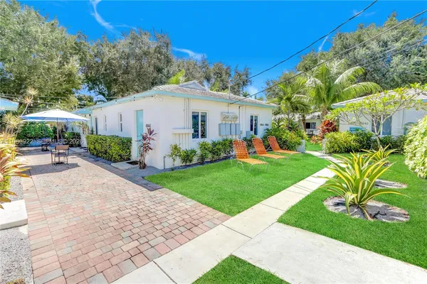 a view of outdoor space with yard