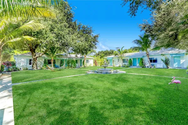 a view of house with a yard