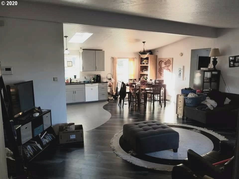 4331 Daisy Street Springfield, OR 97478 - Photo 3 of 18