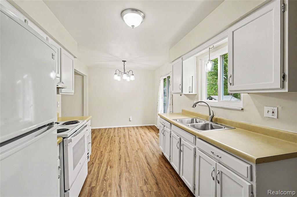 606 Hickory Street Fenton, MI 48430 - Photo 8 of 21