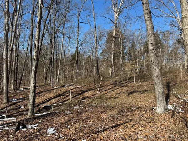 $282,900 | 3 In-237, English, IN 47118