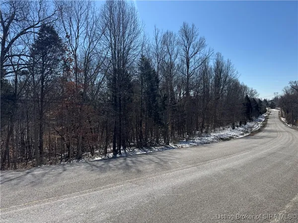 $282,900 | 3 In-237, English, IN 47118