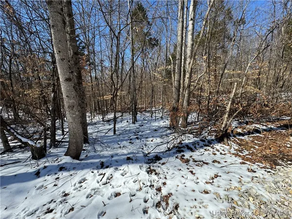 $282,900 | 3 In-237, English, IN 47118