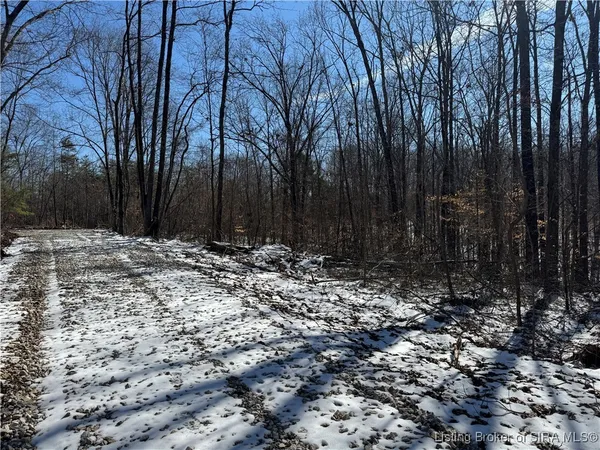 $282,900 | 3 In-237, English, IN 47118