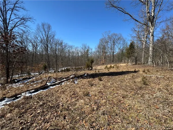 $282,900 | 3 In-237, English, IN 47118