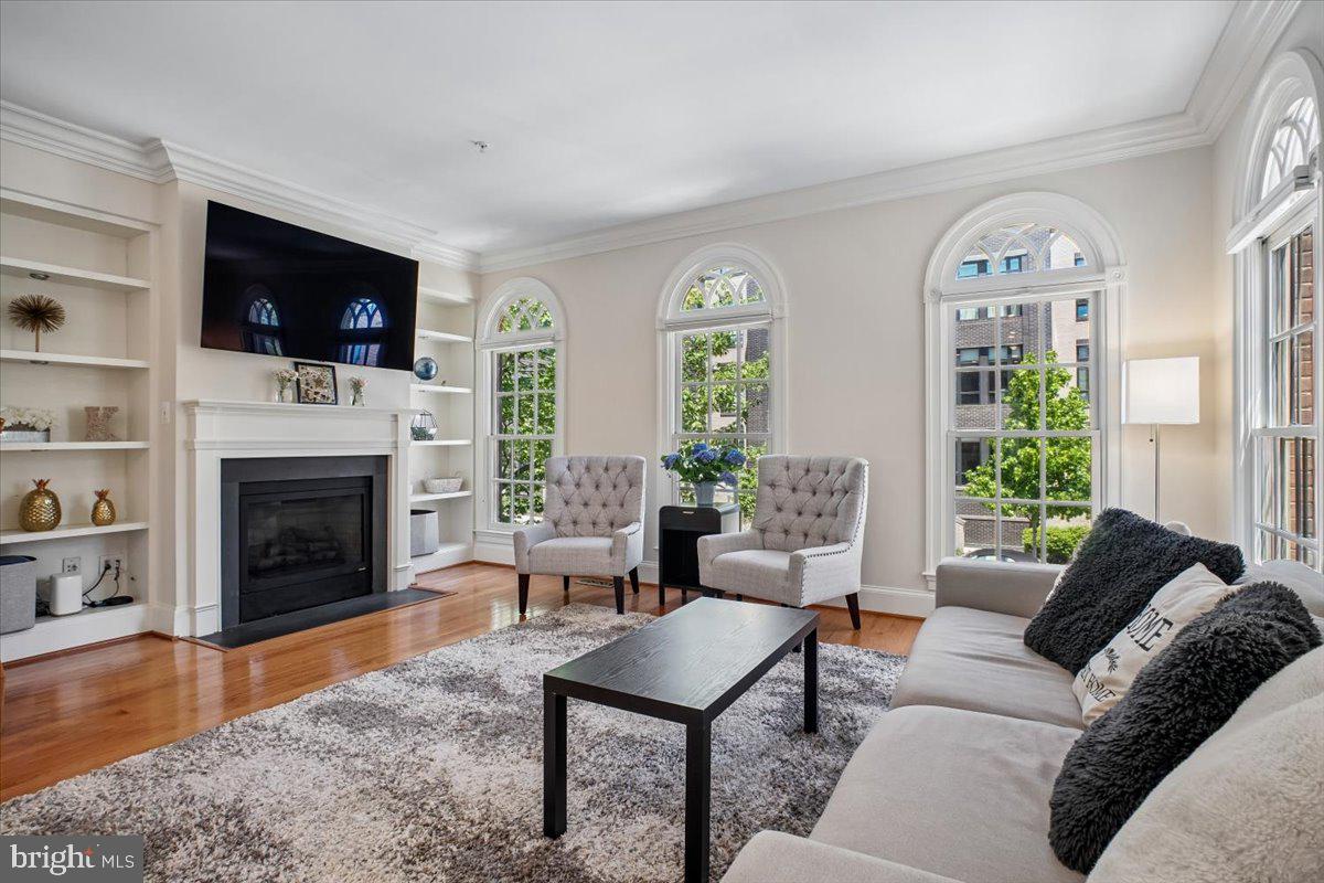 412 Pendleton Street Alexandria, VA 22314 - Photo 11 of 48 Bright and airy living space retreat.