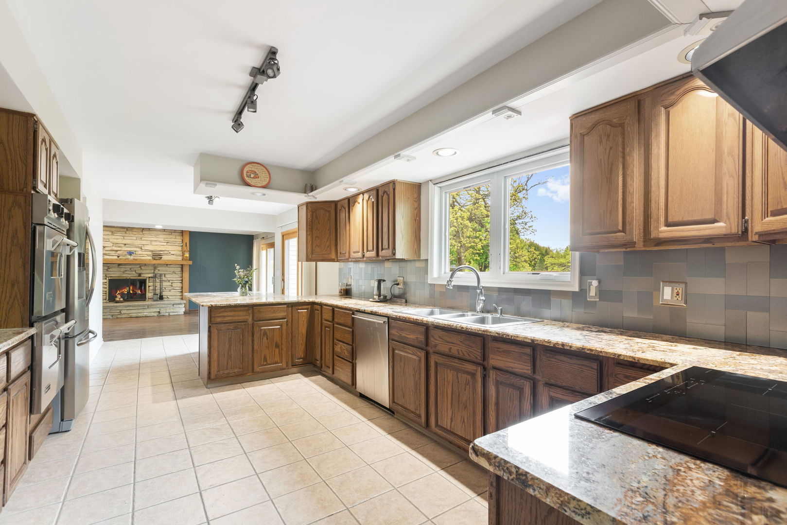 6320 Rowland Road Huntley, IL 60142 - Photo 8 of 41