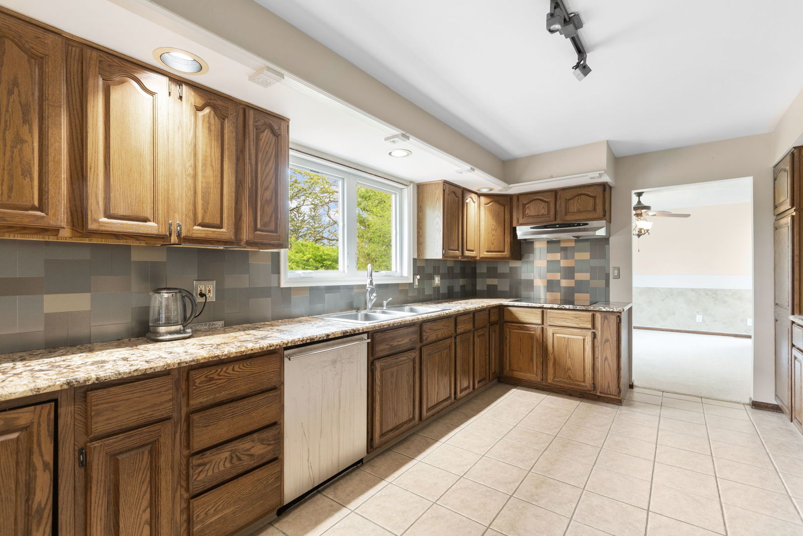 6320 Rowland Road Huntley, IL 60142 - Photo 9 of 41