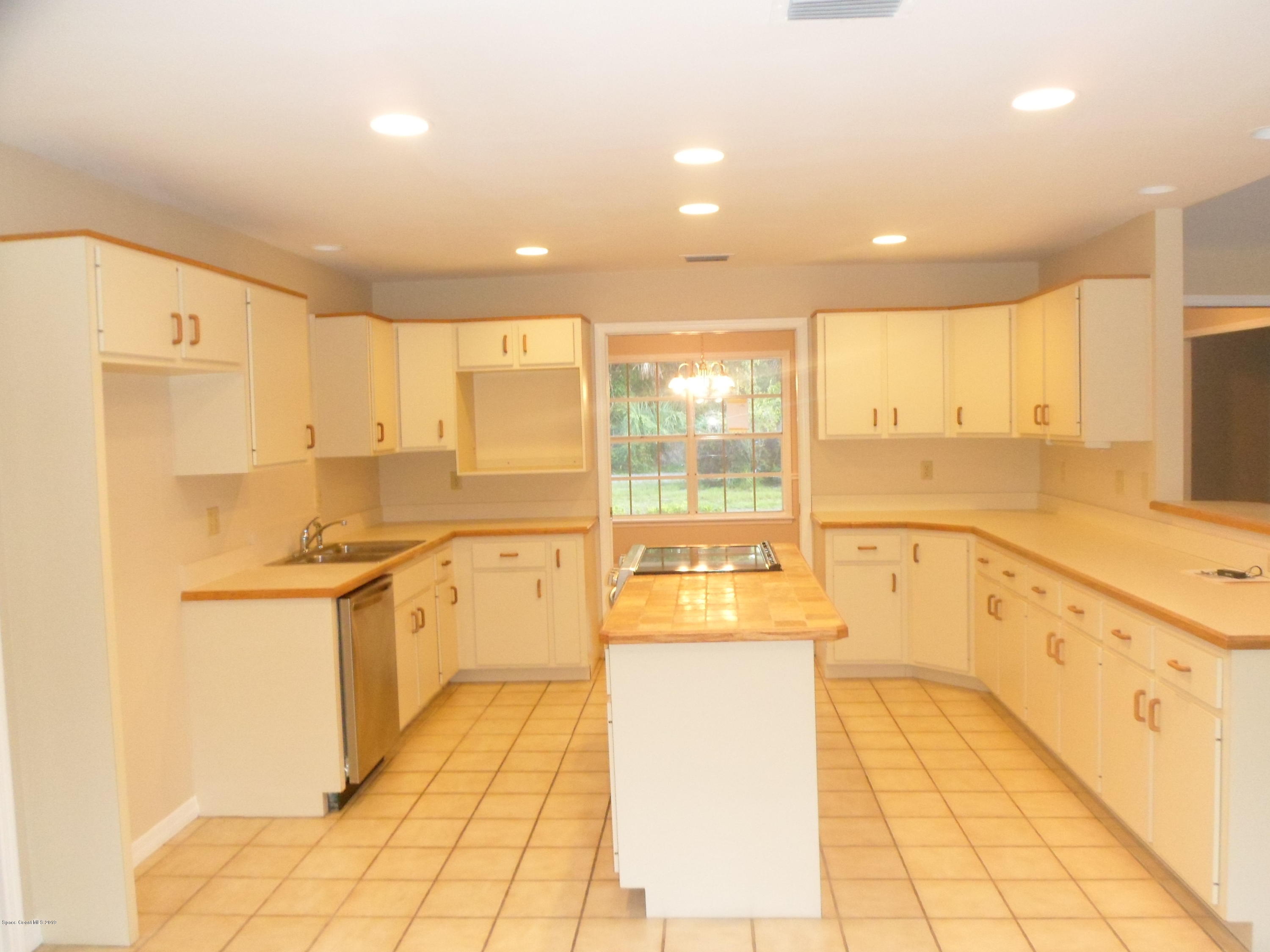 3403 Palomino Road Melbourne, FL 32934 - Photo 10 of 37 SAM_8463