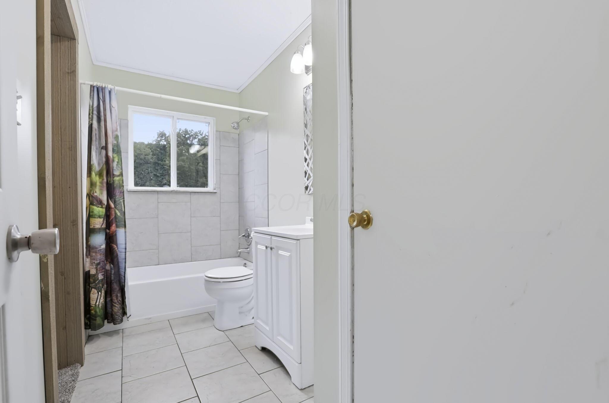 2403 Hickman Road Northeast Newark, OH 43055 - Photo 32 of 62 Second Full Bathroom