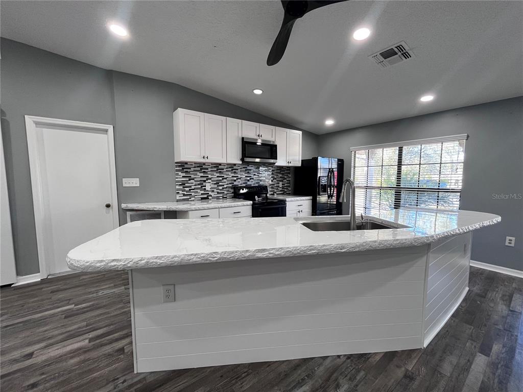 8122 Matthew Drive New Port Richey, FL 34653 - Photo 2 of 25