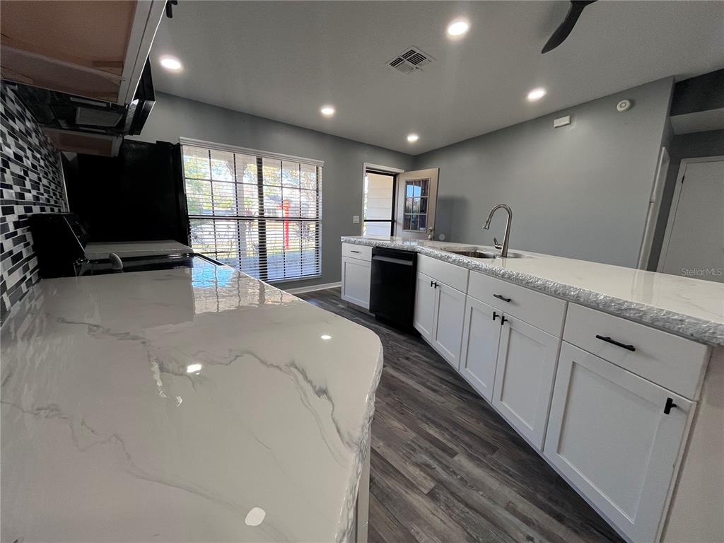 8122 Matthew Drive New Port Richey, FL 34653 - Photo 3 of 25