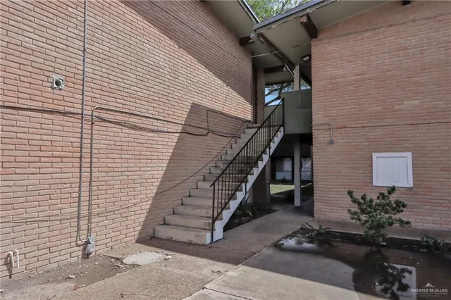 a view of entryway with flower plants