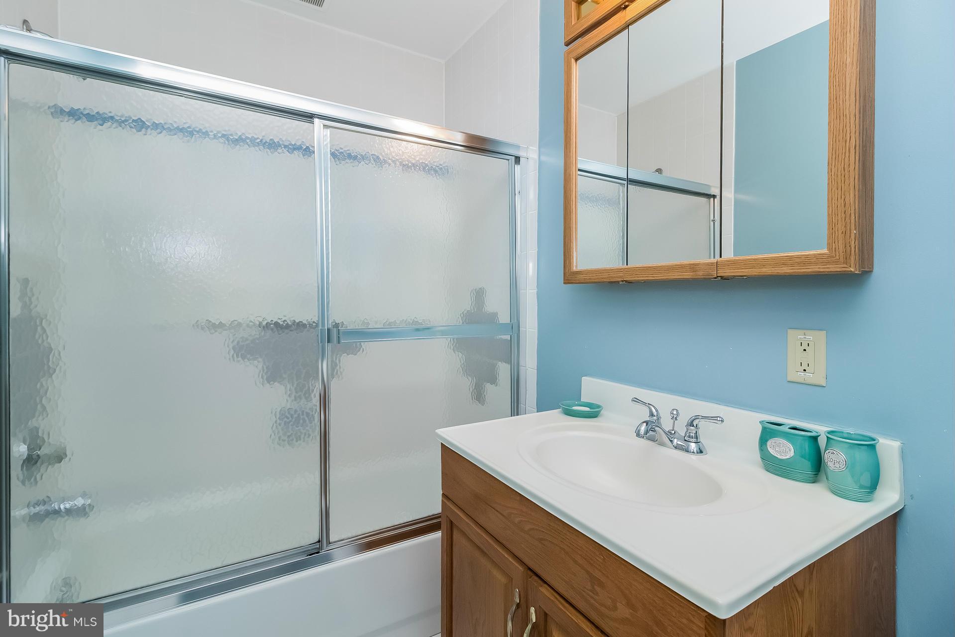2718 Arcola Avenue Silver Spring, MD 20902 - Photo 22 of 30 Bath