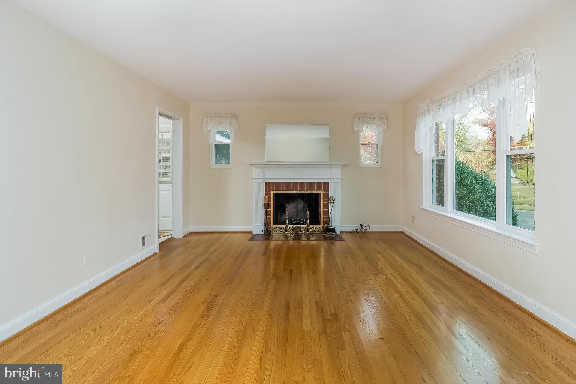 2718 Arcola Avenue Silver Spring, MD 20902 - Photo 5 of 30 Living Room