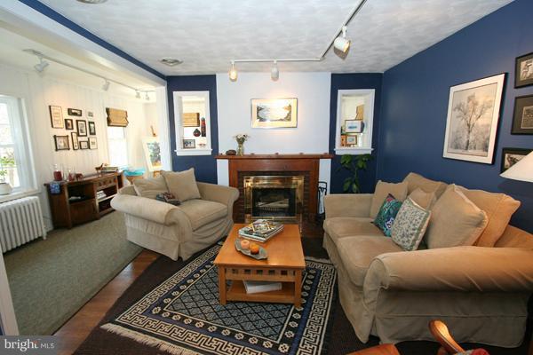 8006 Piney Branch Road Silver Spring, MD 20910 - Photo 24 of 30 Living Room2