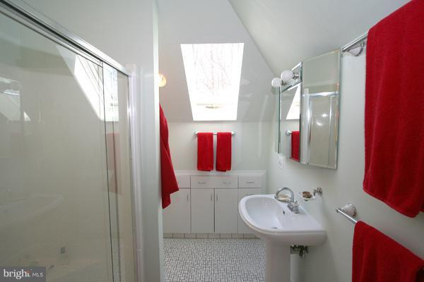 8006 Piney Branch Road Silver Spring, MD 20910 - Photo 9 of 30 Bath (Master)