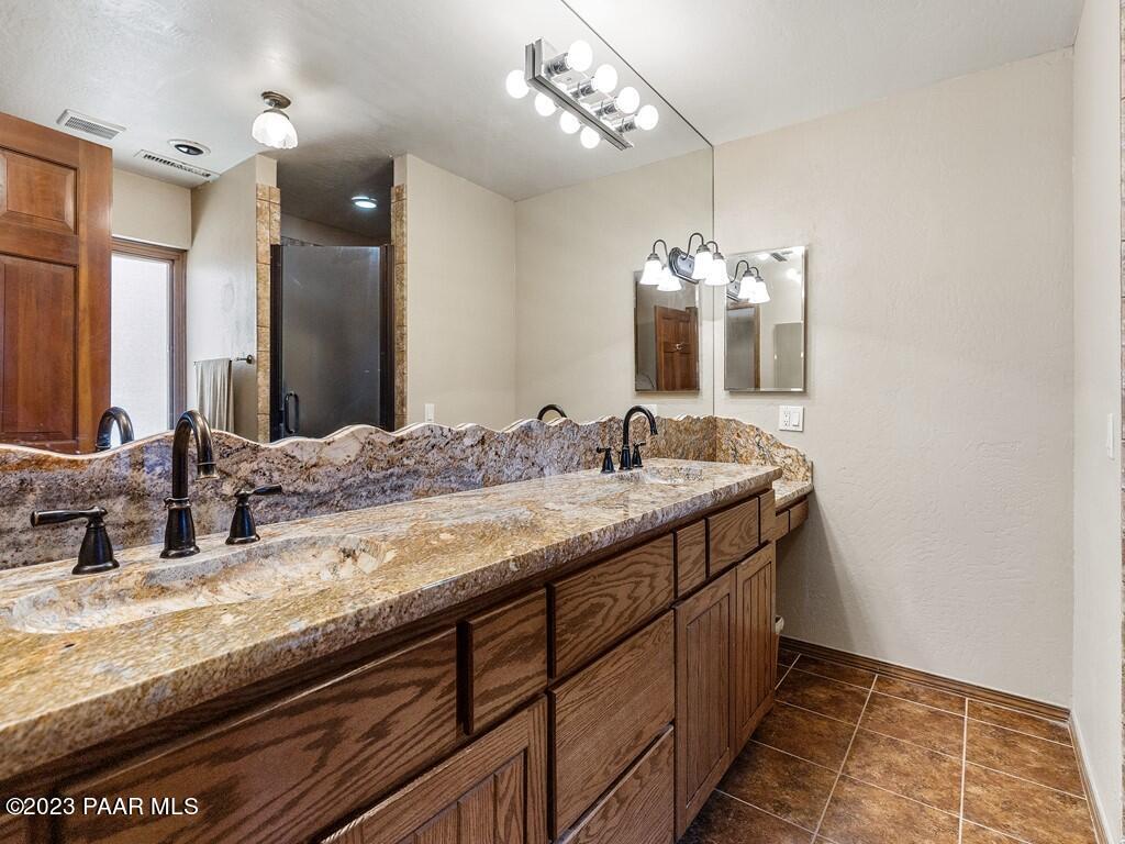 14770 North Brenda Road Prescott, AZ 86305 - Photo 19 of 37 020_Primary Bathroom