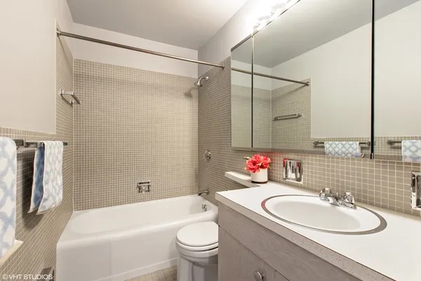 $2,200 | 3600 North Lake Shore Drive, Unit 2305, Chicago, IL 60613