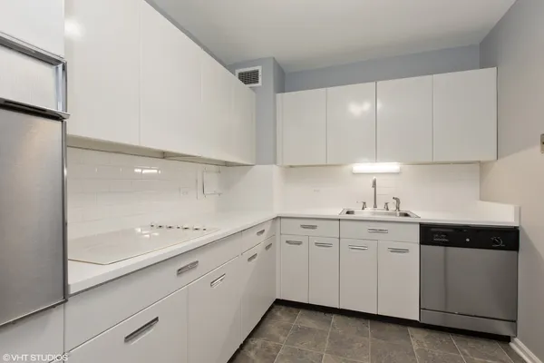 $2,200 | 3600 North Lake Shore Drive, Unit 2305, Chicago, IL 60613