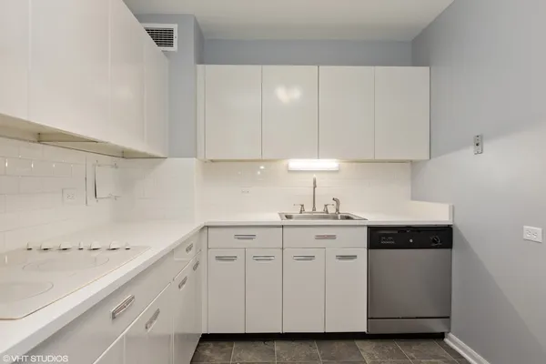 $2,200 | 3600 North Lake Shore Drive, Unit 2305, Chicago, IL 60613
