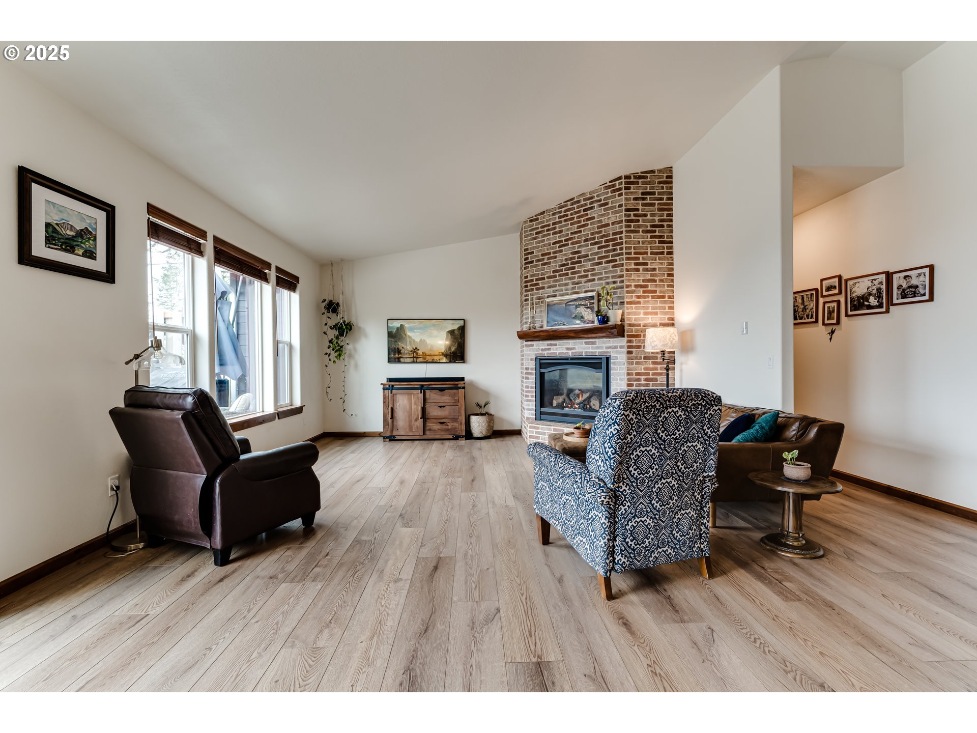 31490 Fox Hollow Road Eugene, OR 97405 - Photo 17 of 40 a living room with furniture and a wooden floor