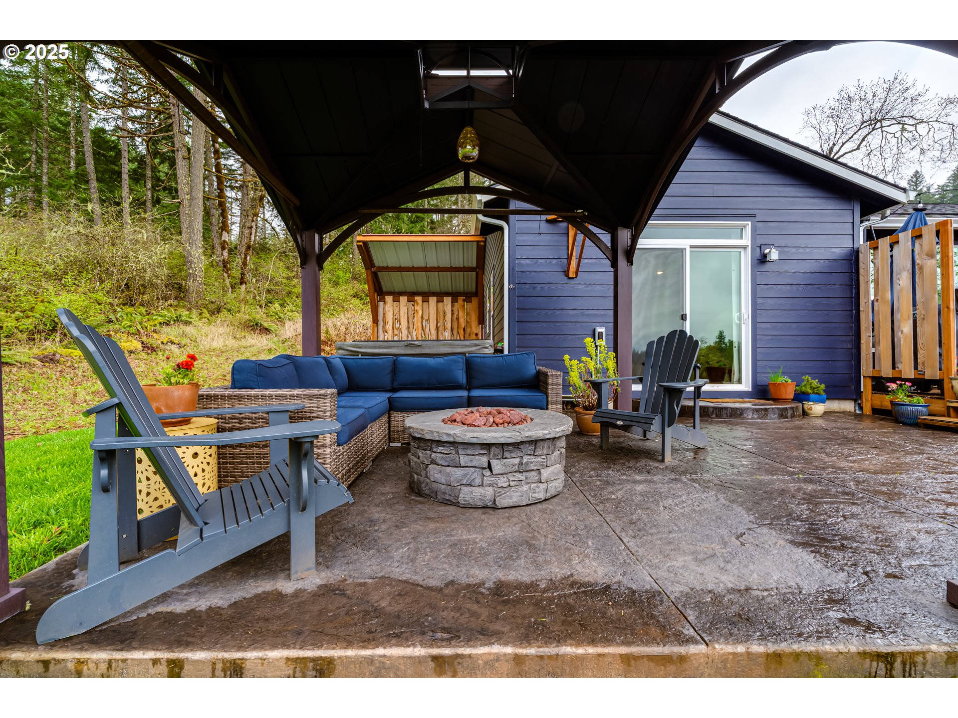 31490 Fox Hollow Road Eugene, OR 97405 - Photo 34 of 40 a living room with furniture and a large window