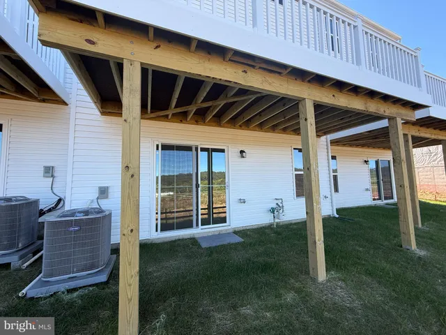 a view of walk in closet