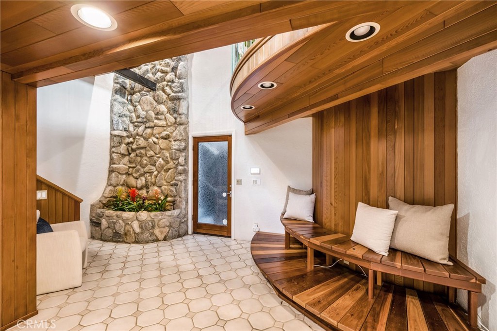 708 The Strand Manhattan Beach, CA 90266 - Photo 14 of 27 a view of a chairs and table in the back room