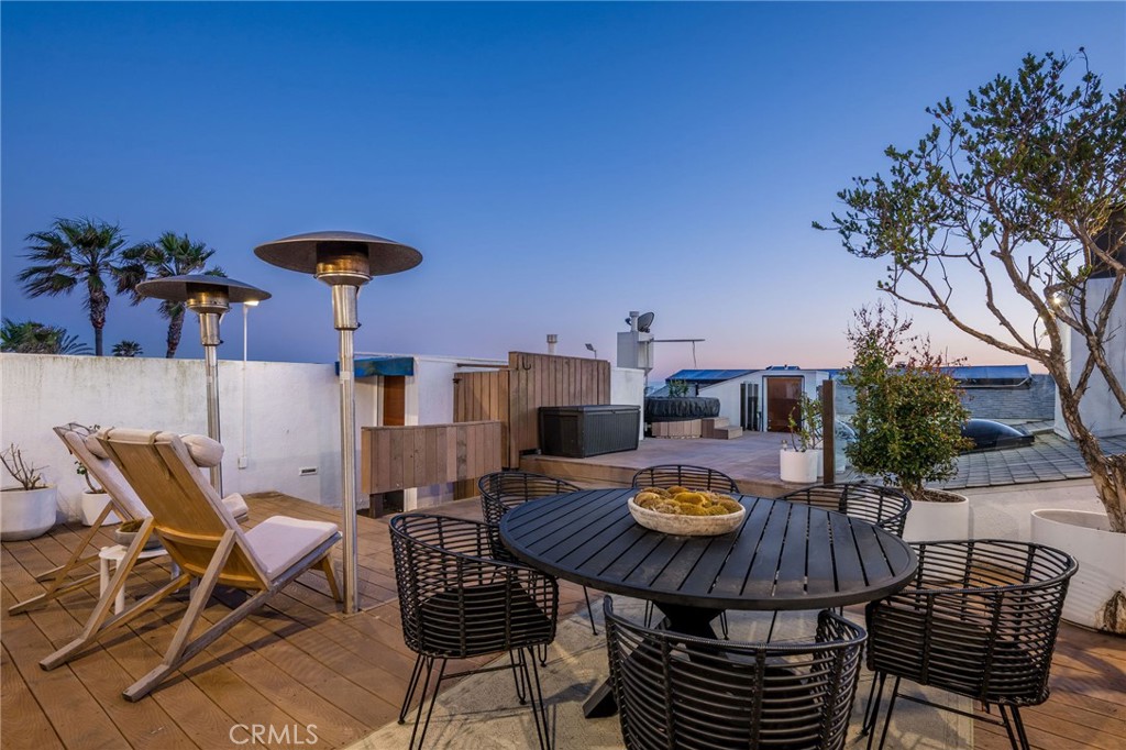 708 The Strand Manhattan Beach, CA 90266 - Photo 7 of 27 a view of a chairs and table in patio