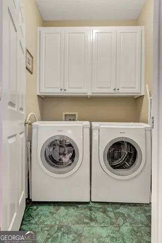 a view of backyard with green space