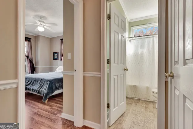 a en suite bathroom with a shower